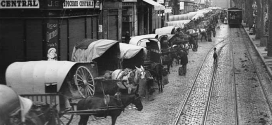 Carros de descàrrega al mercat de Sant Josep - Boqueria