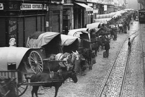 Carros de descàrrega al mercat de Sant Josep - Boqueria