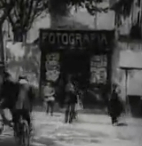 Quiosc fotogràfic als jardinets de Gràcia